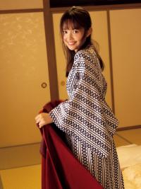 森日菜美 黒水着ビキニ 浴衣 旅館部屋