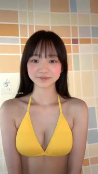 藤本沙羅 イエロー水着ビキニビキニミスマガジン2022 TikTokダンス