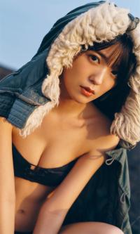 工藤美桜 黒水着ブラックビキニワイルドに