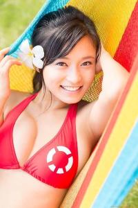 小島瑠璃子 赤いビキニ画像