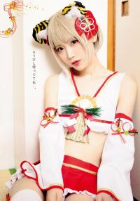 倉坂くるる【水着画像歌唱力抜群の人気アイドルコスプレイヤー!!