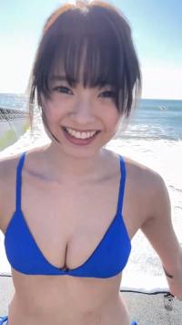 長山莉々 JKの戦闘モードは制服ではなく笑顔【水着画像