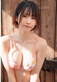 究極No.1コスプレイヤー★ えなこ「ハート柄の水着にハートのエプロンなど愛がいっぱいです♡」