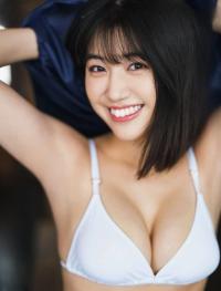 和泉芳怜 最後の制服と初のランジェリーカット 高校卒業直前に撮影