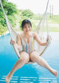 鈴原すず グラビア界の大型ルーキー 【水着画像】