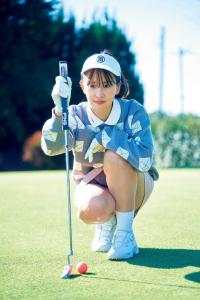 永尾まりや 2人だけのラウンドが始まった【水着画像