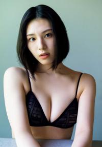 相楽伊織 乃木坂46卒業から5年。 待望の初水着グラビアに挑戦!
