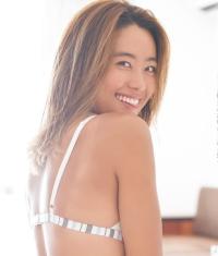 白波瀬海来 最新グラビア水着画像