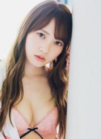 加藤史帆(日向坂46)グラビア水着画像①
