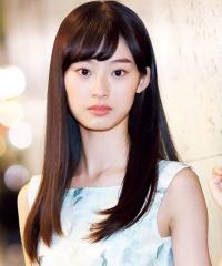 井本彩花 グラビア水着画像①