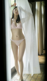 橋本萌花写真集「橋本ともかさん SideB:清楚で意外性だらけな…もかさん」グラビア水着画像