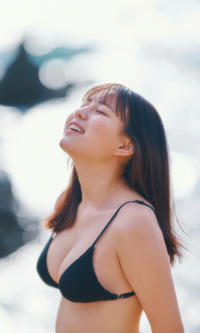 城間菜々美写真集「沖縄少女、上京物語。」グラビア水着画像