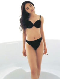 仲間由紀恵 ビキニ画像!若い頃のかわいさがたまらない!